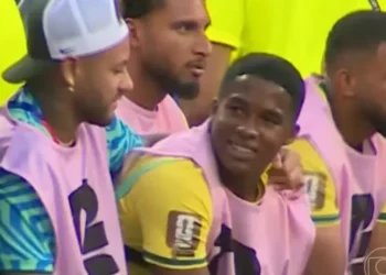 Leitura labial revela desabafo de Endrik a Neymar na estreia da Seleção
