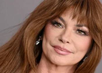 Shania Twain fez