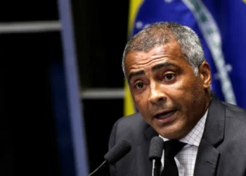 Romário mantém mandato no Senado enquanto está nos EUA comentando Copa do Mundo