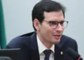 Relator mudará projeto de lei sobre 6x1 para evitar impacto de horas extras sobre empresas