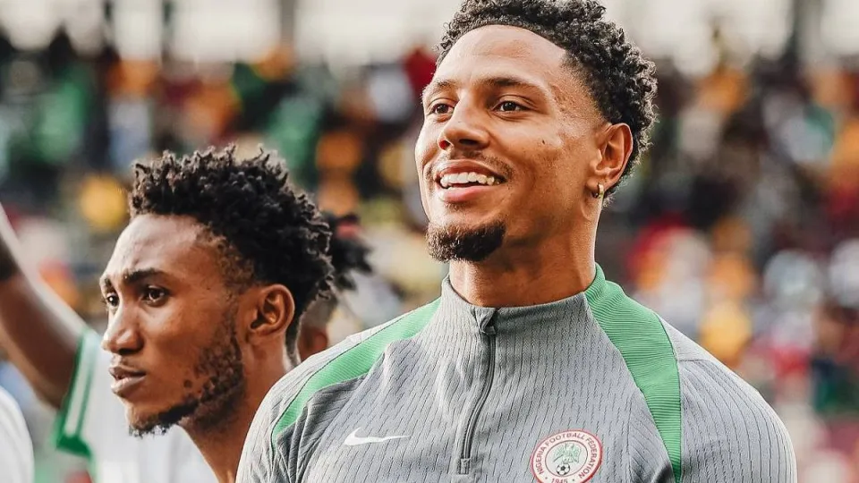 Com país fora da disputa, goleiro da Nigéria é eleito