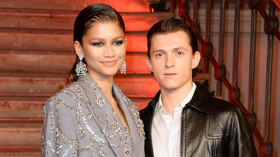 Tom Holland confirma casamento com Zendaya e diz que família