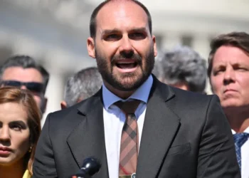 STF condena Eduardo Bolsonaro pelo crime de coação por atuação nos EUA