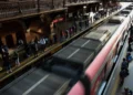 Falha no sistema de portas causa lentidão em três linhas do Metrô de São Paulo