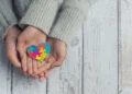 Dia do orgulho autista: saiba os direitos dos alunos na escola