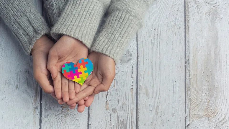 Dia do orgulho autista: saiba os direitos dos alunos na escola