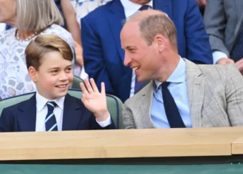 Príncipe George vai estudar em colégio de elite frequentado por William e Harry