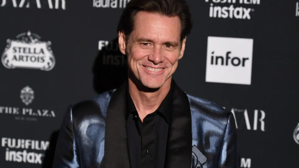 Jim Carrey negocia retorno para sequência do filme natalino