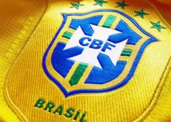 Pode usar camisa da seleção no trabalho? Veja regras de etiqueta corporativa na Copa