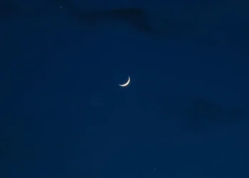 Alinhamento de Lua e três planetas fica visível a olho nu; imagens
