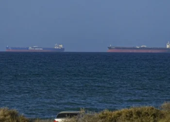 Irã volta a encerrar Ormuz após ataques de Israel contra o Líbano