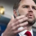 JD Vance chega à Suíça para início das negociações de paz no Irã