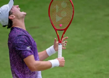 João Fonseca começa mal na grama e vai cair no ranking da ATP