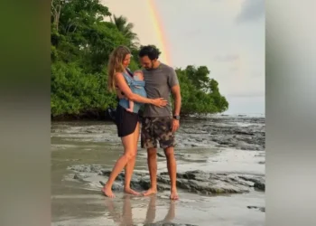 Gisele Bündchen publica fotos raras de família e faz declaração ao marido: