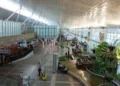 Barrada no Panamá, imigrante mora em aeroporto há 6 meses e espera documentos para rever filho