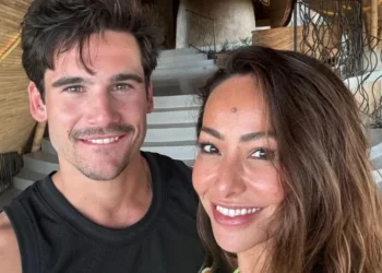 Sabrina Sato e Nicolas Prattes anunciam gravidez: