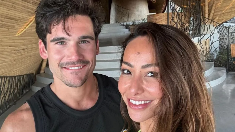 Sabrina Sato e Nicolas Prattes anunciam gravidez:
