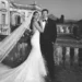 Dua Lipa usou vestido de casamento da Chanel com 25 mil penas; veja detalhes