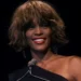 'Sabia que ela seria destruída', diz Oprah ao relembrar queda de Whitney Houston em programa