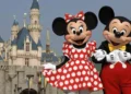 Adolescente cai de atração da Disney e despenca de altura de 15 metros
