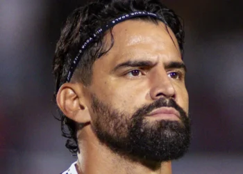 Santos acerta a rescisão de contrato com o volante Tomás Rincón