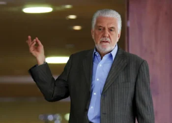 Jaques Wagner deixa liderança do governo no Senado após ser alvo da PF