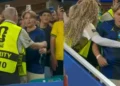 Filho de Neymar é barrado por seguranças após vitória do Brasil