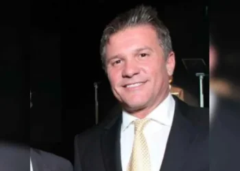 Pai de Vorcaro escreve carta a Mendonça, critica prisão e nega crimes: