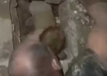 "Milagre": Bebê é resgatado com vida dos escombros na Venezuela
