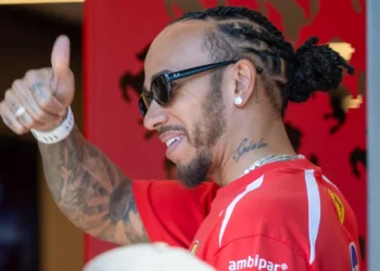 Lewis Hamilton reage a mensagem de Neymar: