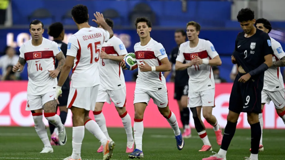 Turquia vence EUA com gol no fim em jogão que