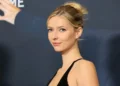 Celebridades que usaram looks iguais – quem ficou melhor?
