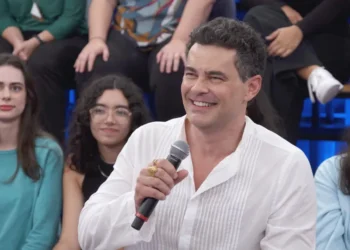 Carmo Dalla Vecchia é homenageado por atuação em defesa dos direitos LGBTQIAPN+ no Rio