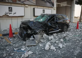 Irã afirma ter atingido alvos ligados aos EUA, e Bahrein reporta ataque de drone