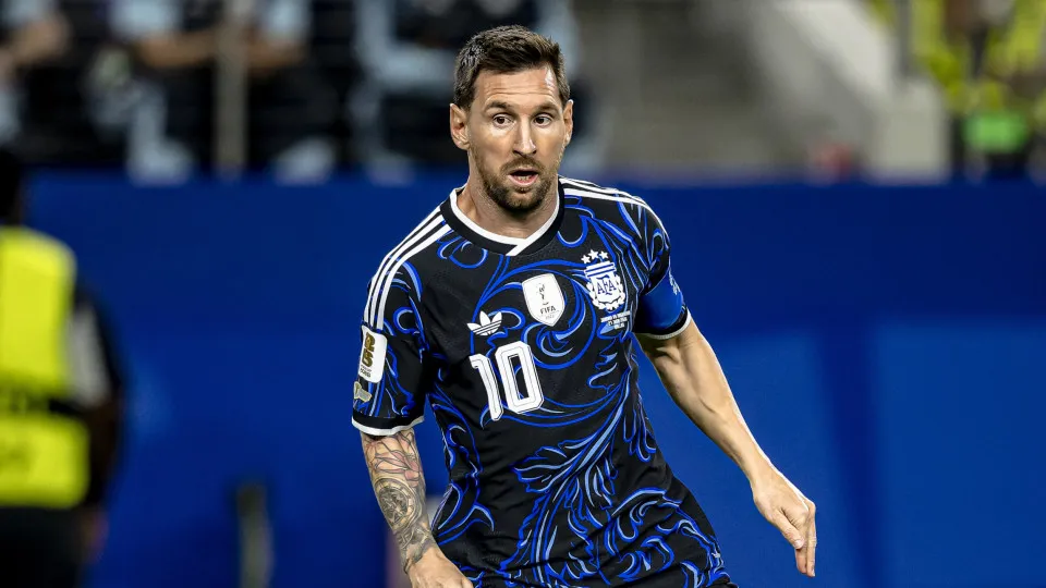 Com gol de Messi, Argentina bate Jordânia e faz segunda melhor campanha da Copa