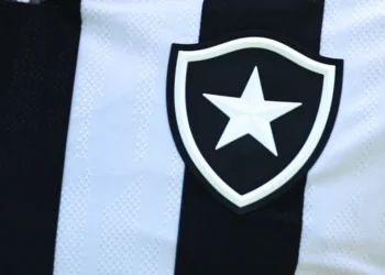 Fifa encerra transfer ban do Botafogo no caso Almada, e clube tem 5 punições