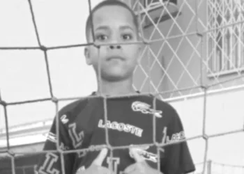 Morre menino que ficou em estado grave após ser atingido por trave em SC