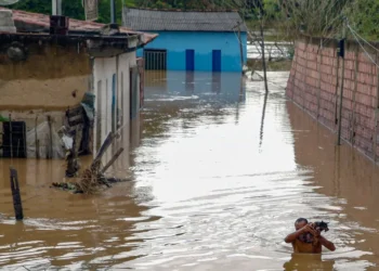 Enchentes deixam mais de 3.000 pessoas fora de casa em Pernambuco
