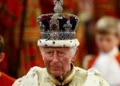 Rei Charles oferece hospedagem real, mas Harry mantém impasse sobre visita