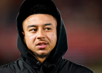 Corinthians libera Lingard para acompanhar funeral do avô na Inglaterra