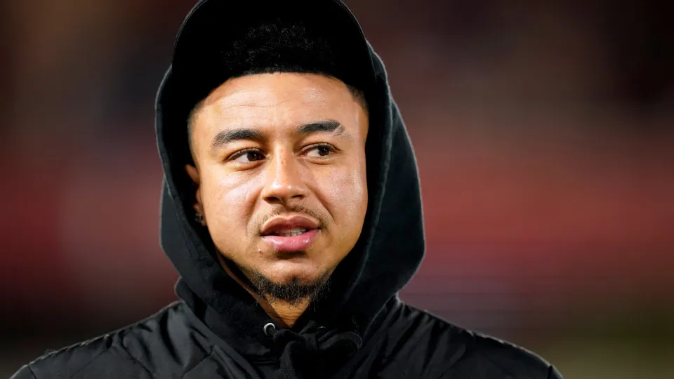 Corinthians libera Lingard para acompanhar funeral do avô na Inglaterra
