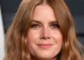 Amy Adams relata como ajudou a salvar homem esfaqueado no pescoço