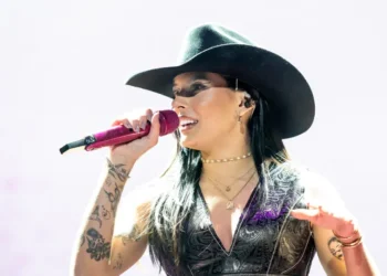 Ana Castela revela cansaço e cochilos nos bastidores de