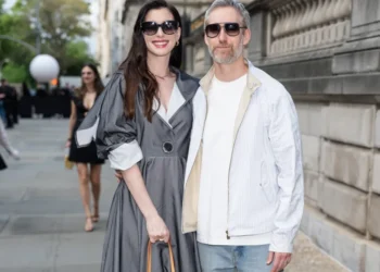 Anne Hathaway está grávida do terceiro filho com o marido, Adam Shulman