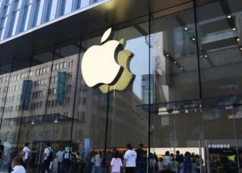 Apple vai usar metal líquido na articulação do iPhone dobrável