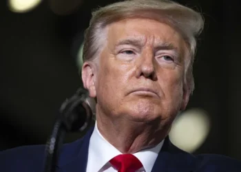 Aprovação de Trump atinge 35%, próximo da mínima histórica, diz pesquisa