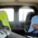 Avião bate contra poste e caminhão que circulava em estrada nos EUA; veja