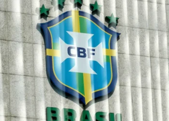 CBF prevê regra para punir clubes por pressão de torcidas em atletas em CTs
