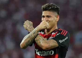 Carrascal aparece no Brasileiro para salvar Flamengo após série de ganchos