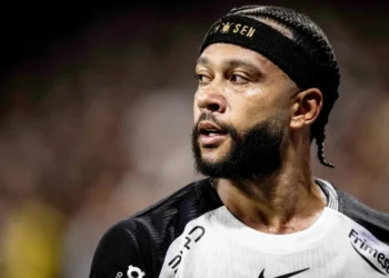 Corinthians formaliza proposta de renovação a Memphis e aguarda resposta
